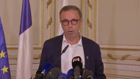 Le maire de Bordeaux Pierre Hurmic lors d'une conférence de presse donné le 20 juin au sujet de l'agression d'une femme de 73 et de sa petite-fille de 7 ans. Le suspect, un homme de 29 ans, a été interpellé.