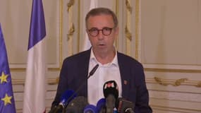 Le maire de Bordeaux Pierre Hurmic lors d'une conférence de presse donné le 20 juin au sujet de l'agression d'une femme de 73 et de sa petite-fille de 7 ans. Le suspect, un homme de 29 ans, a été interpellé.