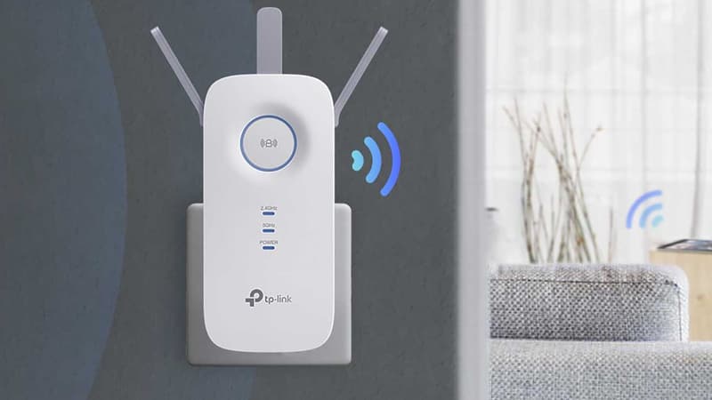 Un répéteur Wi-Fi de la marque TP-LINK