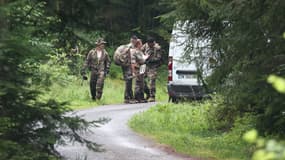 Des gendarmes mobilisés en forêt d'Arnould le jeudi 1er août dans le cadre des recherches pour retrouver Lina.