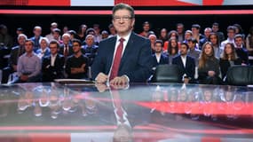 Jean-Luc Mélenchon sur le plateau de L'Emission politique avant le début de l'émission le 30 novembre 2017.