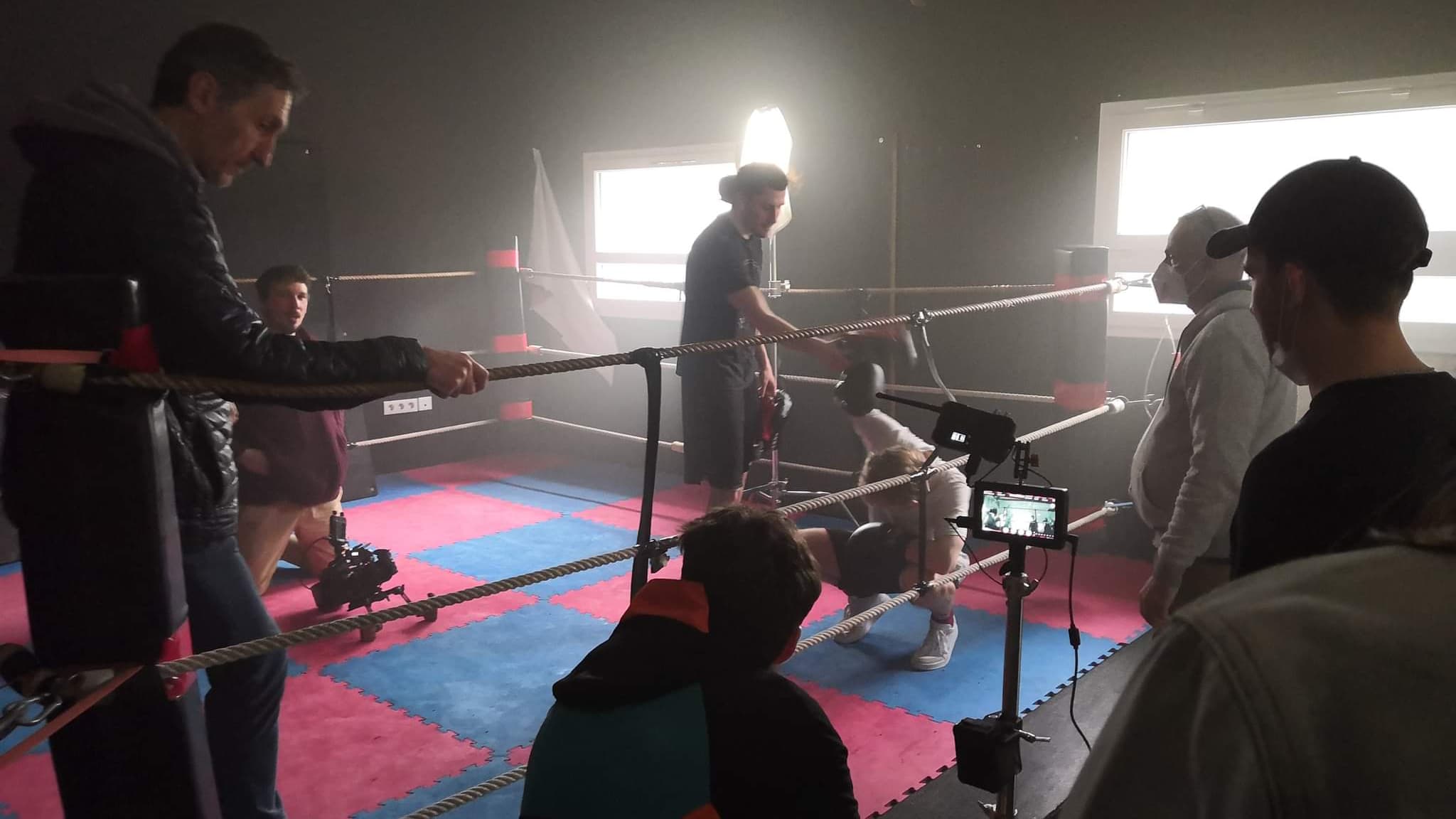 Extrait du tournage du clip-non officiel de "Seul avec du monde autour", réalisé par Tom Coulommiers. 