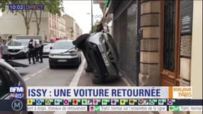 Paris: une voiture retournée après un accident de voiture