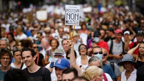 Des manifestants contre le pass sanitaire à Marseille, le 24 juillet 2021.