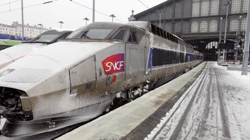 Le trafic des trains est fortement perturbé par la neige.