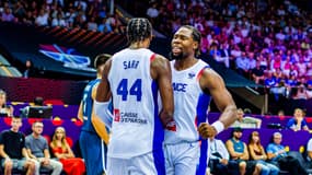 Alexandre Sarr et Guershon Yabusele lors de France-Slovénie, le 30 août 2025.