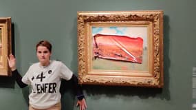 Une militante du groupe Riposte alimentaire a mené une action au Musée d'Orsay à Paris, ce samedi 1er juin.