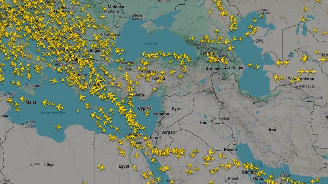Les frappes israéliennes en Iran ce vendredi 13 juin perturbent les vols au Moyen-Orient, comme le montre cette capture d'écran du site FlightRadar. Les frappes israéliennes en Iran ce vendredi 13 juin perturbent les vols au Moyen-Orient, comme le montre cette capture d'écran du site FlightRadar.