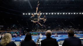 Les athlètes Laura Paris et Clea Brousse de l'équipe de France de trampoline le 12 novembre 2023