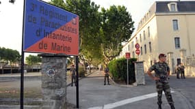 Entrée de la caserne du 3e RPIMA de Carcassonne, dans l’Aude. Photo prise en 2008.