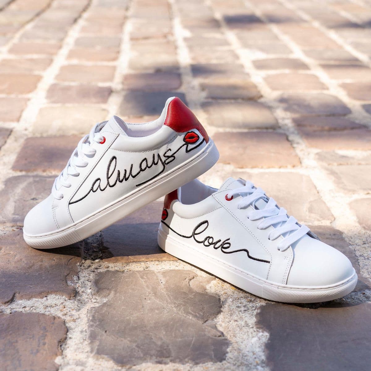 Baskets en cuir “Love Always” à 125 € 