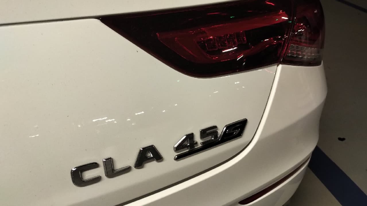 Sous ses allures de berline cossue, cette CLA cache un comportement très sportif, aux sensations rallye. Sous ses allures de berline cossue, cette CLA cache un comportement très sportif, aux sensations rallye.