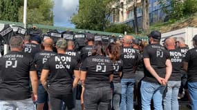 Une centaine d'officiers de la police judiciaire de Toulon ont manifesté devant la préfecture du Var ce mercredi. 