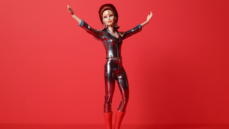 Bavid Bowie et sa poupée Barbie