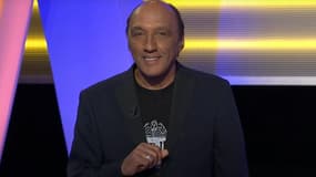 Le comédien William Pinville, sur le plateau de "Questions pour un champion" en 2015.