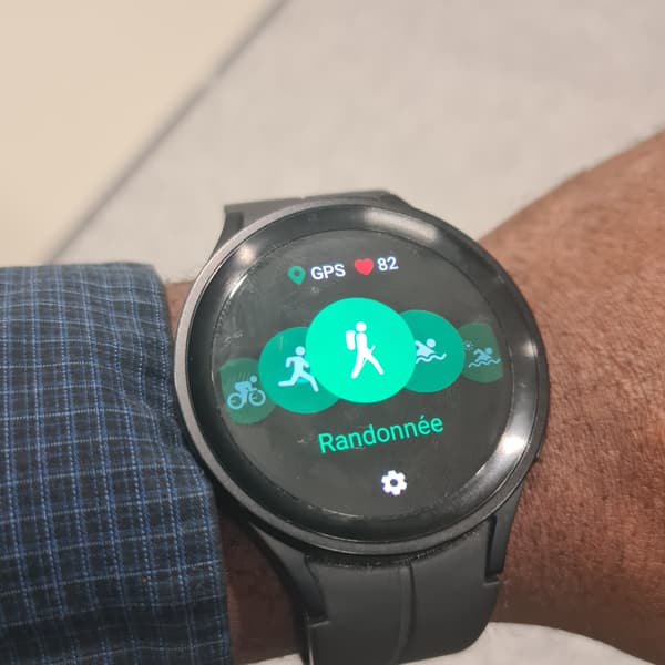 La montre connectée de Samsung dispose de nombreuses fonctionnalités de suivi sportif. 