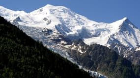 Trois alpinistes expérimentés se sont retrouvés bloqués sur le Mont-Blanc, la faute à une baisse soudaine de la visibilité. Ils ont pu être secourus en fin de matinée par le PGHM de Chamonix.