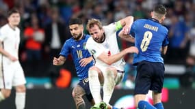 Harry Kane face à Jorginho et Lorenzo Insigne