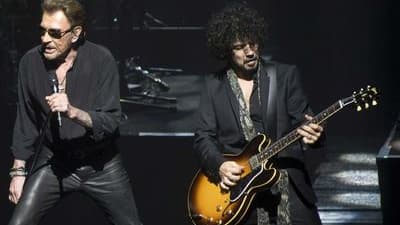 Couverture de "Johnny vu par ses guitaristes", de Julien Bitoun et Joffrey Ricome Couverture de "Johnny vu par ses guitaristes", de Julien Bitoun et Joffrey Ricome