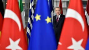 Le président turc Recep Tayyip Erdogan avant une rencontre avec les  présidents de la Commission européenne et du Conseil européen à Bruxelles, le 9 mars 2020