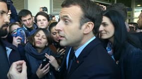 Au Salon de l'agriculture, Macron assure qu'il ne craint pas "les dix zigues qui sont planqués et qui utilisent des sifflets"