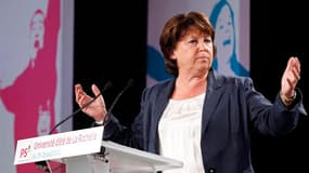 En clôture de l'université d'été du PS à La Rochelle, la première secrétaire Martine Aubry a appelé dimanche à soutenir le "changement", affirmant que la gauche depuis son retour au pouvoir n'avait "pas détricoté, mais raccommodé" un pays "amoindri", selo
