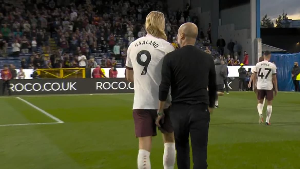 Echange tendu entre Pep Guardiola et Erling Haaland à la mi-temps du premier match de PL pour Manchester City, 11 août 2023