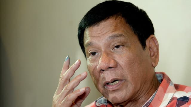 Rodrigo Duterte s'adresse à des journalistes le 9 mai à Davao.