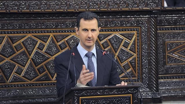 Bachar al Assad lors d'un discours devant le parlement syrien, en juin dernier. Cité par l'hebdomadaire égyptien Al Ahram Al Arabi dans son édition de vendredi, le président syrien affirme que les groupes armés qui tentent de renverser son régime "ne sero
