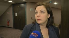 Emmanuelle Cosse affirme qu'elle ne cumule pas les mandats en siégeant au conseil régional d'Île-de-France tout en étant ministre.