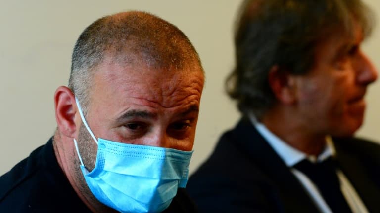 Christophe Ellul (G) et son avocat Alexandre Novion, lors d'une conférence de presse le 10 novembre 2020 à Bordeaux