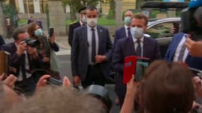 Emmanuel Macron se justifie sur son changement de masque à Clermont-Ferrand