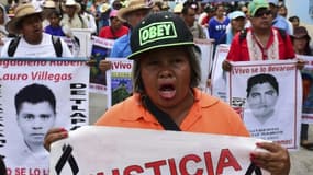 Des familles et proches des 43 étudiants disparus manifestent à Iguala, dans l'Etat du Guerrero, le 27 septembre 2015 au Mexique