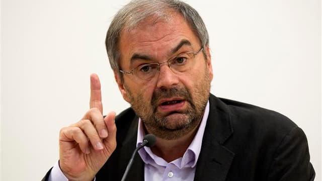 François Chérèque s'est déclaré mercredi "soulagé" d'avoir rendu publique sa décision de quitter la tête de la CFDT et a exclu de suivre l'exemple de son père Jacques, un des responsables du syndicat dans les années 1980, en se lançant dans la politique.