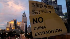 Le texte sur les extraditions devrait être retiré, La Bourse de Hong Kong s'envole