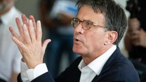 Le ministre des Outre-mer Manuel Valls le 1er mai 2025 en Nouvelle-Calédonie à Pouembout (photo d'illustration). 