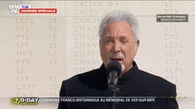 D-Day: le chanteur Tom Jones interprète "I Won’t Crumble With You If You Fall" à Ver-sur-Mer 