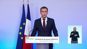 Le ministre de la Santé, Olivier Véran, lors d'une conférence de presse le 6 décembre 2021.