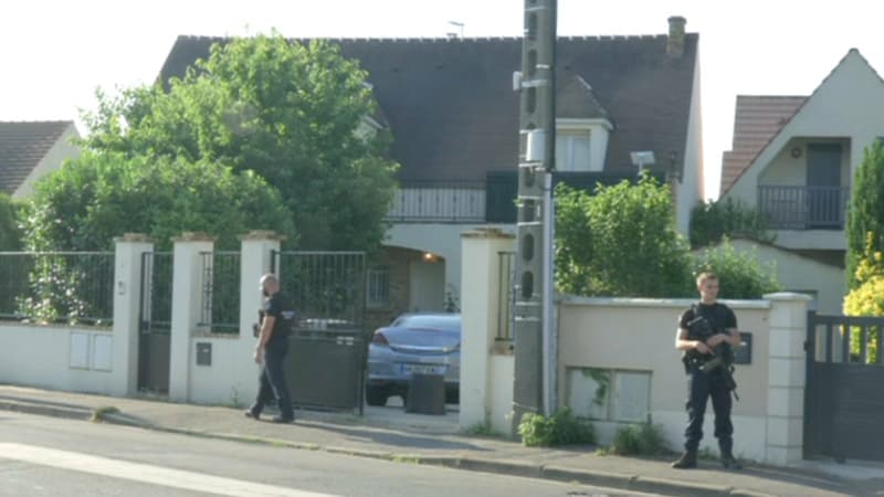 Des perquisitions dans un pavillon de Plessis-Pâté, en Essonne, où résidait l'homme qui a foncé avec son véhicule dans un fourgon de gendarmerie sur les Champs-Élysées