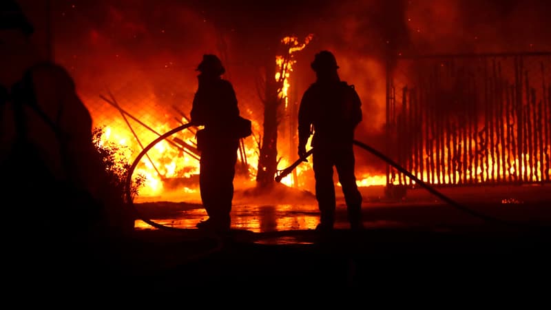 Des pompiers face au Kincade Fire, le 27 octobre dernier