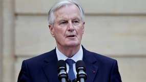 Le nouveau premier ministre Michel Barnier à Matignon pour la passation de pouvoir, le 5 septembre 2024 à Paris