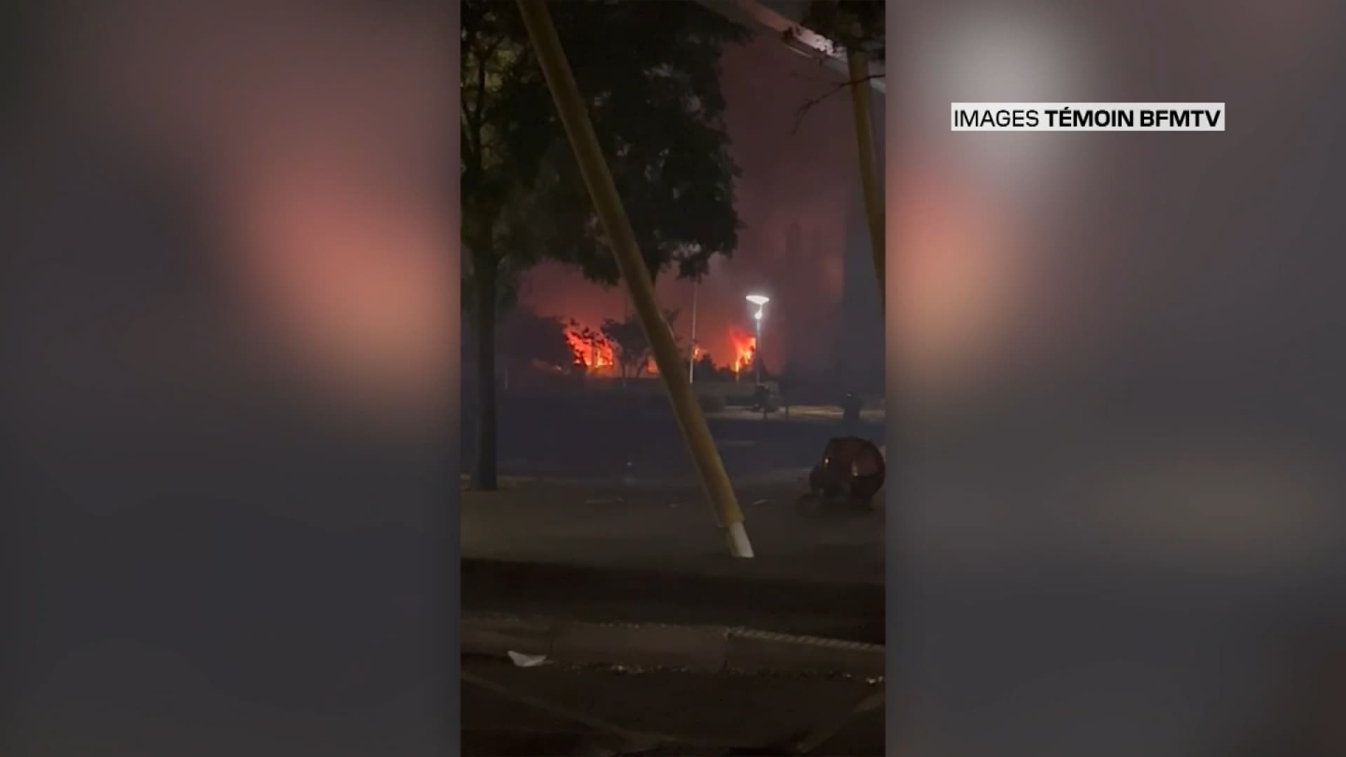 La mairie de Persan incendiée dans la nuit de vendredi à samedi par des émeutiers.