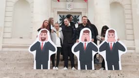 Les parties civiles et avocat du procès ouvert dans le cadre du scandale des enfants placés illégalement par l'ASE du Nord, le 14 octobre 2024 à Châteauroux (Indre). 