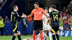 L'arbitre Facundo Tello lors de Hongrie-Ecosse (1-0, Euro), le 23 juin 2024