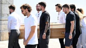 Ruben Neves (t-shirt noir et tatouages) aux funérailles de Diogo Jota au Portugal, le 5 juillet 2025