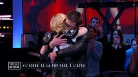 Madonna a accueilli Luz d'une longue étreinte sur le plateau du Grand journal de Canal +.