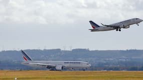 Un Boeing 777 d'Air France au décollage, à l'aéroport de Roissy.