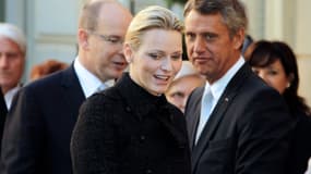 Philippe Narmino, à droite, en compagnie du Prince Albert II et de la princesse Charlène de Monaco, le 17 novembre 2011. 