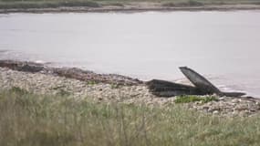 Des bourriches d'huîtres qui ont été balayées par le vent sur une plage du Calvados, le samedi 15 février.