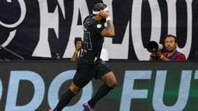 Memphis Depay célèbre son premier but avec les Corinthians lors de la victoire face à l’Athletico Paranaense (5-2), le 17 octobre 2024